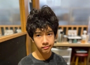 郑钧14岁儿子近照引热议 刘芸晒照帮儿子挽回颜值形象
