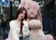 前lpl赛区的官方英文女解说Kitty开通了付费观看