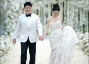 Uzi补办婚礼，史森明担任伴郎亲吻UZI侧脸